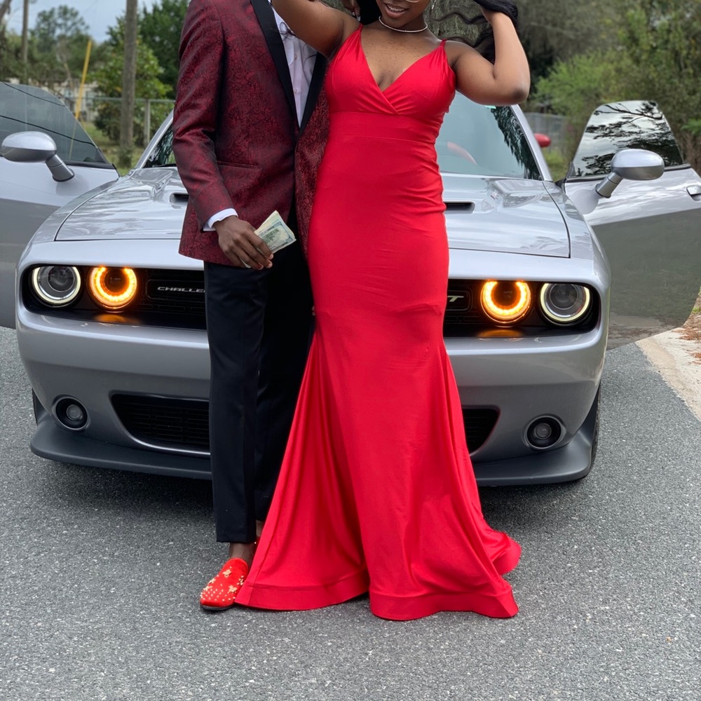 RED PROM DRESS - Picture 3 of 5